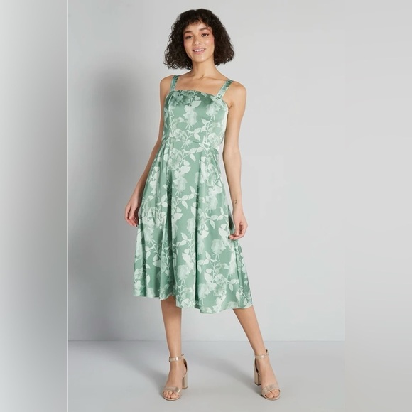 NWT Modcloth Hutch Strap Fit & Flare Green Foral Dress with Pocket 2 - Picture 1 of 3